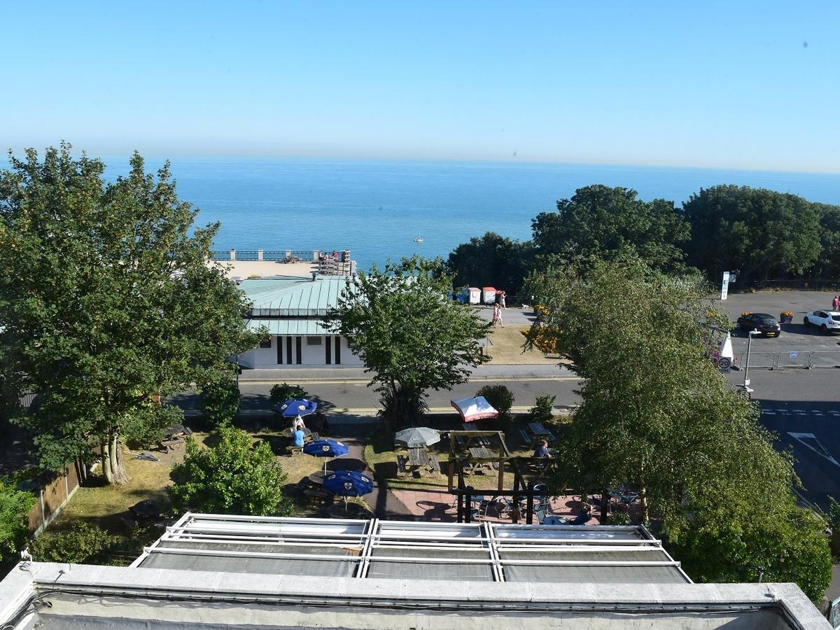 The Portland Hotel Folkestone Exteriör bild